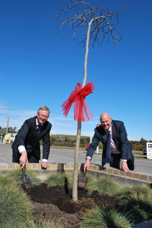 Timaru District Mayor Damon Odey and Waste Management CEO, Tom Nichols planting a weeping elm tree at Redruth Resource Recovery Park to celebrate 10 years of collaboration.