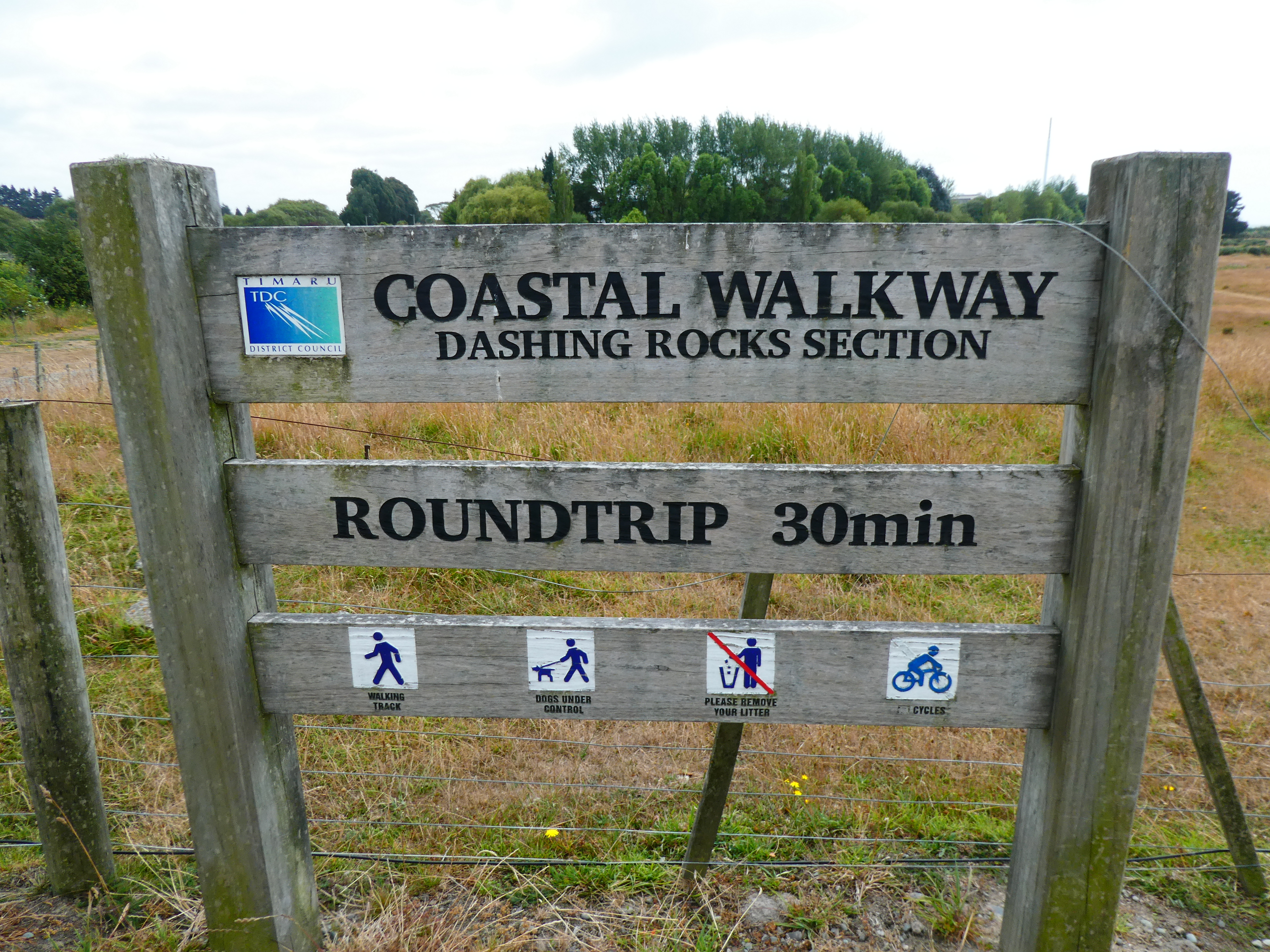 Coastal Walkway track sign - Dashing Rocks entry